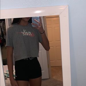 SUPER CUTE nike work out crop top